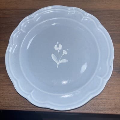 Pfaltzgraff Bouquet Gazebo Single Blue White Scalloped Floral Salad Plates 7.5"