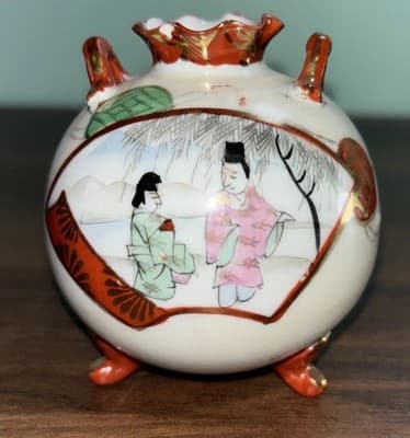 KUTANI Round Footed Vase Japanese Geisha Ruffled Lip Pink Orange Floral Handles - Thumbnail 4