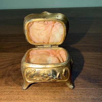 Art Nouveau Small 2.25” Casket Jewelry Ring Box Antique Flowers Gold - Thumbnail 3