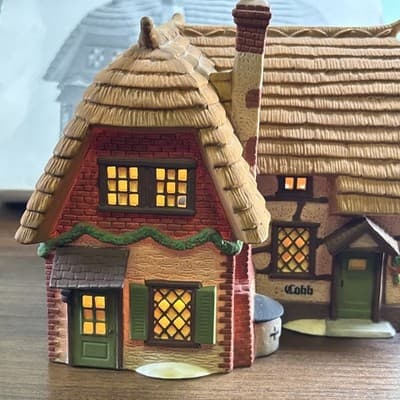 DEPT 56 Dickens' Village Series COBB COTTAGE w/Box and light 5824-6 - Thumbnail 2