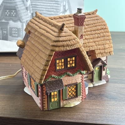 DEPT 56 Dickens' Village Series COBB COTTAGE w/Box and light 5824-6 - Thumbnail 7