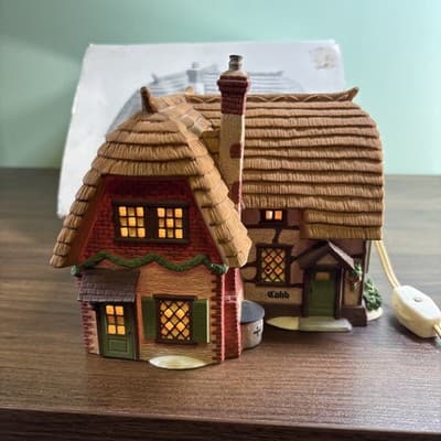 DEPT 56 Dickens' Village Series COBB COTTAGE w/Box and light 5824-6