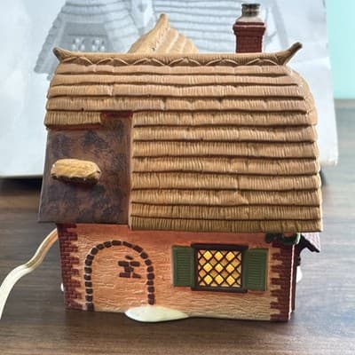 DEPT 56 Dickens' Village Series COBB COTTAGE w/Box and light 5824-6 - Thumbnail 6