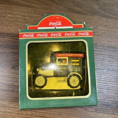 Coca Cola Delivery Truck Town Square Collection 1994 WJ Davis Item 64328 Coke