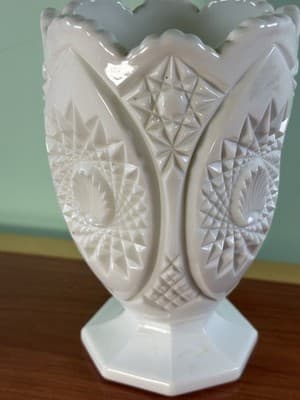 VTG Franciscan Homestead Hobstar Star Shell white milk glass Celery Vase - Thumbnail 5