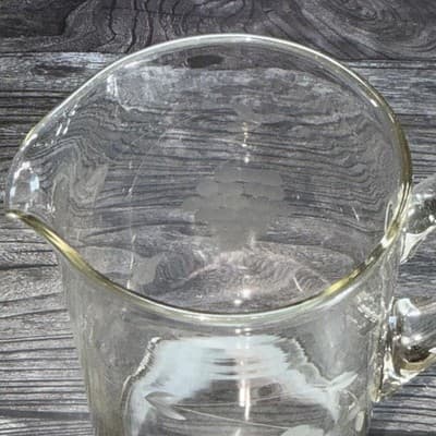 Vintage Etched Delicate Glass grape on vine pouring pitcher 8.5" X5" handle - Thumbnail 10