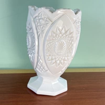 VTG Franciscan Homestead Hobstar Star Shell white milk glass Celery Vase - Thumbnail 3