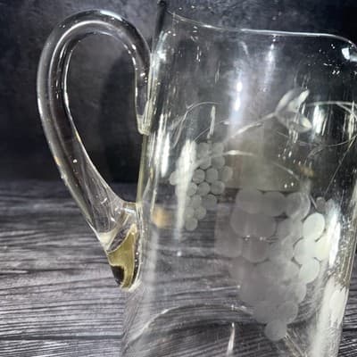 Vintage Etched Delicate Glass grape on vine pouring pitcher 8.5" X5" handle - Thumbnail 2