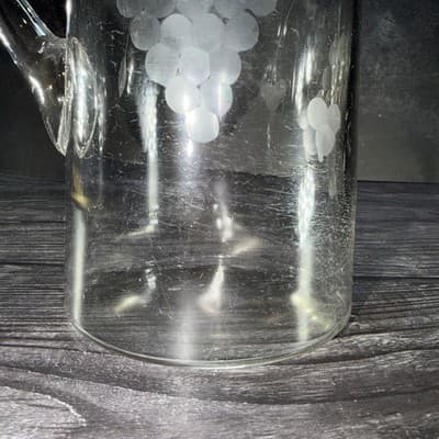 Vintage Etched Delicate Glass grape on vine pouring pitcher 8.5" X5" handle - Thumbnail 4