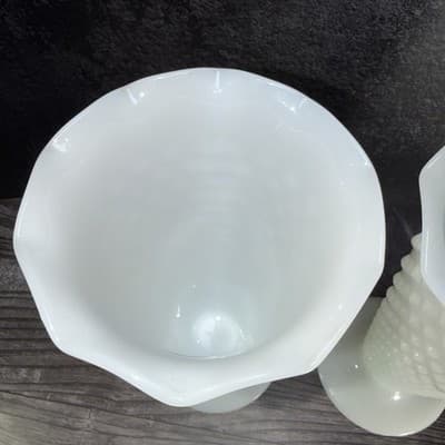 2 Vintage Anchor Hocking White Milk Glass Vases Hobnail Bars Trumpet 9 1/2" - Thumbnail 5