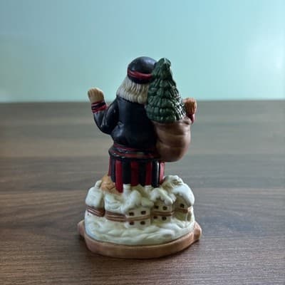 Vintage Santa's Of The Nations Poland 3.75" Figurine Santa Porcelain NO BOX - Thumbnail 3