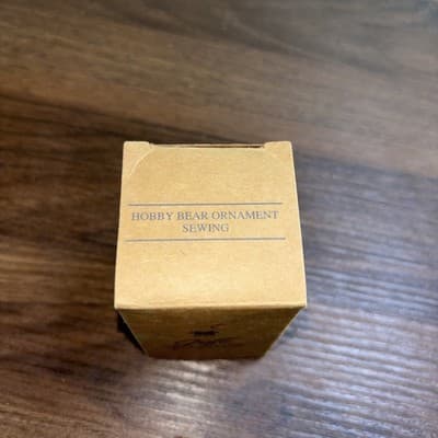 VINTAGE 1996 AVON HOBBY TEDDY BEAR SEWING ORNAMENT (CB4490) - Thumbnail 6