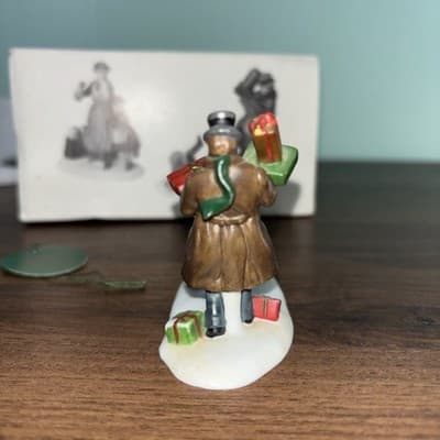 Department Dept 56 Heritage Village Collection Don't Drop the Presents Set of 2 - Thumbnail 7