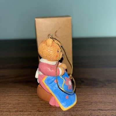 VINTAGE 1996 AVON HOBBY TEDDY BEAR SEWING ORNAMENT (CB4490) - Thumbnail 5