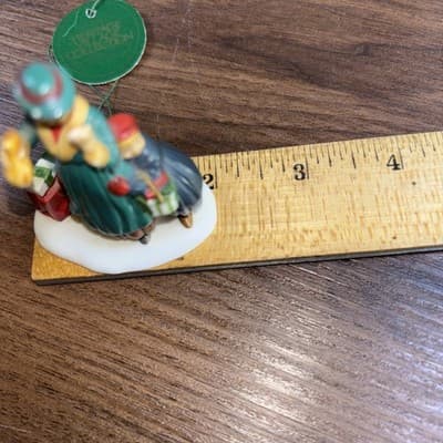 Department Dept 56 Heritage Village Collection Don't Drop the Presents Set of 2 - Thumbnail 11