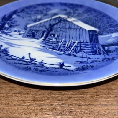 Currier & Ives Collector's Plate " The Old Homestead in Winter" 8" Wide - Thumbnail 8