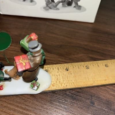 Department Dept 56 Heritage Village Collection Don't Drop the Presents Set of 2 - Thumbnail 10