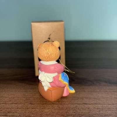 VINTAGE 1996 AVON HOBBY TEDDY BEAR SEWING ORNAMENT (CB4490) - Thumbnail 4