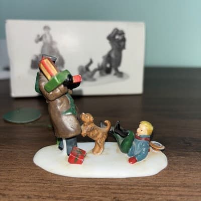 Department Dept 56 Heritage Village Collection Don't Drop the Presents Set of 2 - Thumbnail 8