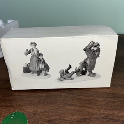 Department Dept 56 Heritage Village Collection Don't Drop the Presents Set of 2 - Thumbnail 12