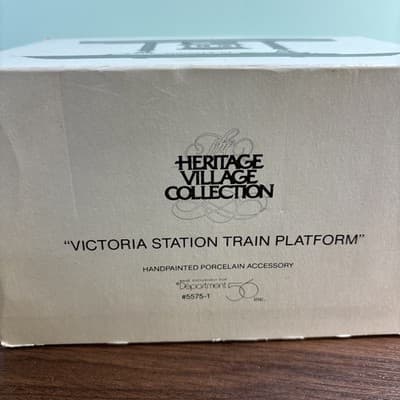 Dept 56 Victoria Station Train Platform 5575-1 Heritage Village w Box Metal Roof - Thumbnail 13