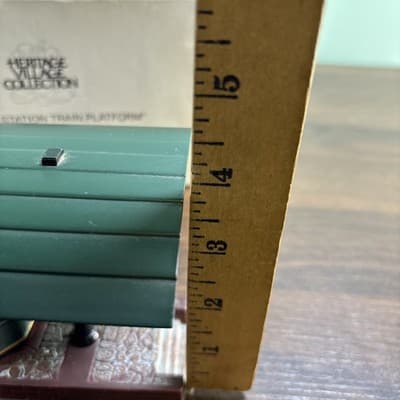 Dept 56 Victoria Station Train Platform 5575-1 Heritage Village w Box Metal Roof - Thumbnail 12
