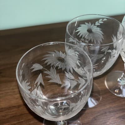 4 Vintage Cut Glass Wine Or Water Glasses Etched Flowers and Leaves 6.25” Tall - Thumbnail 5