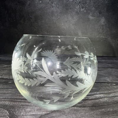 Etched Leaves And Flowers On Round Glass Crystal Flower Vase Rose Bowl Vintage - Thumbnail 4