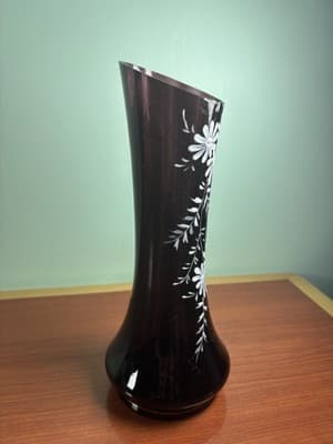 Glass Flower Vase Ribbed Amethyst Purple Vertical Optic 11” Gold Trim White - Thumbnail 5