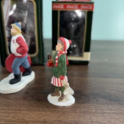 Coca-Cola Town Square Collection Lot of 2 Figurines Snowyday Fun After Skating - Thumbnail 9