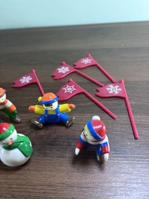 Mr. Christmas Santa's Ski Slope 1992 Station Figures And Flags Replacement Parts - Thumbnail 2