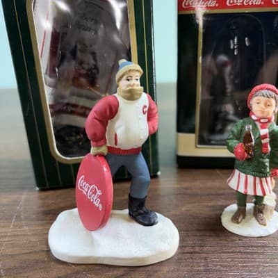 Coca-Cola Town Square Collection Lot of 2 Figurines Snowyday Fun After Skating - Thumbnail 2