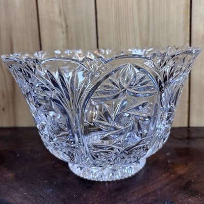 VTG Heavy Lead Crystal Glass Scallop Rim Cut Pinwheel Fan Pattern 8.5” Bowl