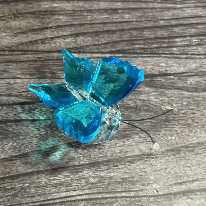 Butterfly crystal cut blue figurine miniature - Thumbnail 3