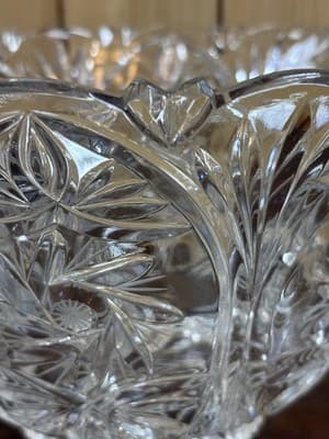 VTG Heavy Lead Crystal Glass Scallop Rim Cut Pinwheel Fan Pattern 8.5” Bowl - Thumbnail 4