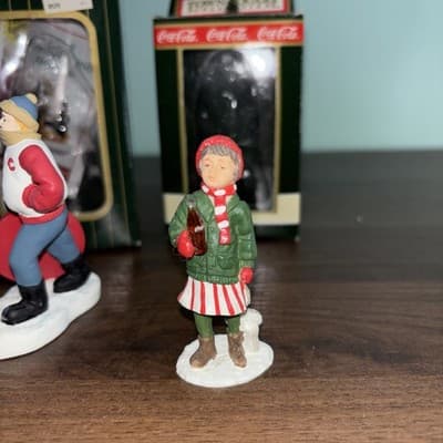 Coca-Cola Town Square Collection Lot of 2 Figurines Snowyday Fun After Skating - Thumbnail 6