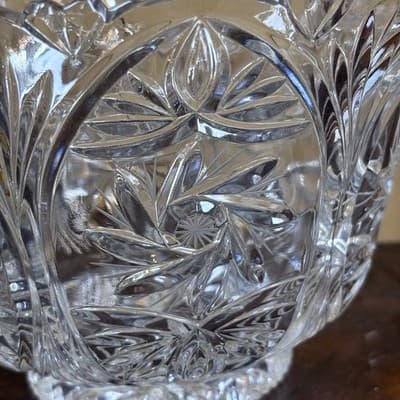 VTG Heavy Lead Crystal Glass Scallop Rim Cut Pinwheel Fan Pattern 8.5” Bowl - Thumbnail 3