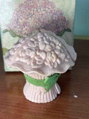 Vintage Avon Flowers Perfumed Soaps Set of 3 Prop MCM Advertising Packaging - Thumbnail 6