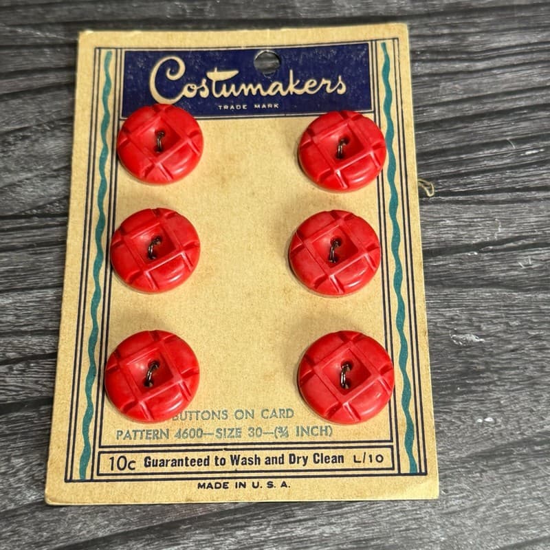VTG Costumakers Red Flower Pattern 4600 Size 30 (3/4 Inch) 2-Hole Buttons on Ori