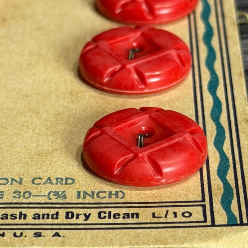 VTG Costumakers Red Flower Pattern 4600 Size 30 (3/4 Inch) 2-Hole Buttons on Ori - Thumbnail 8