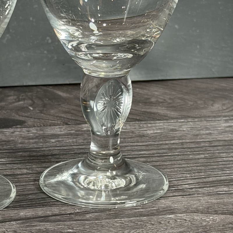 Pair of Stella Artois 33cl Gold Rimmed Beer Chalice Glasses - Thumbnail 5