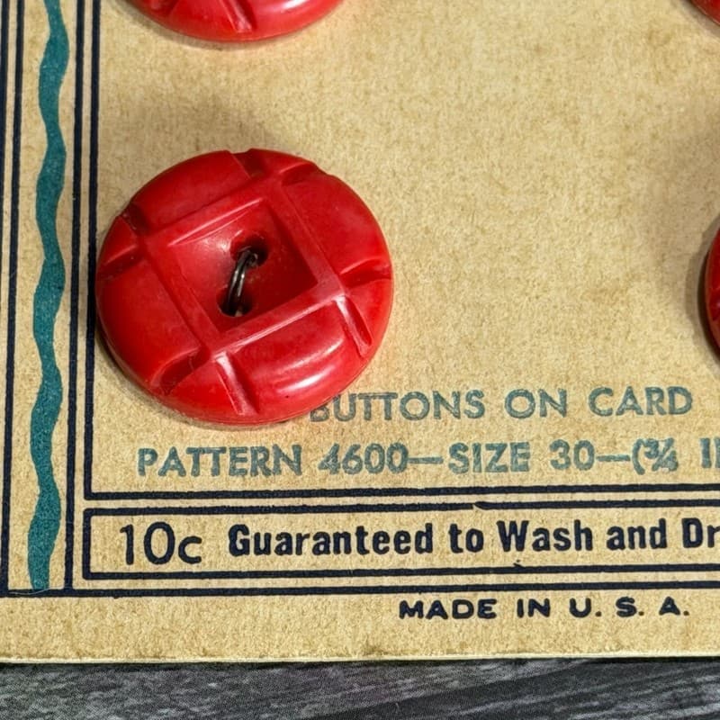 VTG Costumakers Red Flower Pattern 4600 Size 30 (3/4 Inch) 2-Hole Buttons on Ori - Thumbnail 5