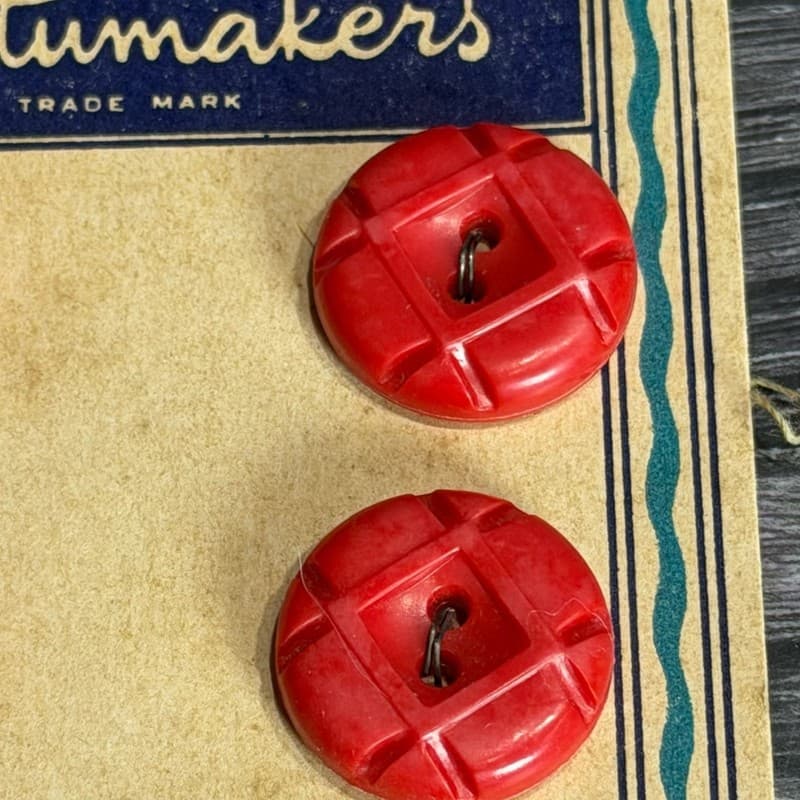 VTG Costumakers Red Flower Pattern 4600 Size 30 (3/4 Inch) 2-Hole Buttons on Ori - Thumbnail 3