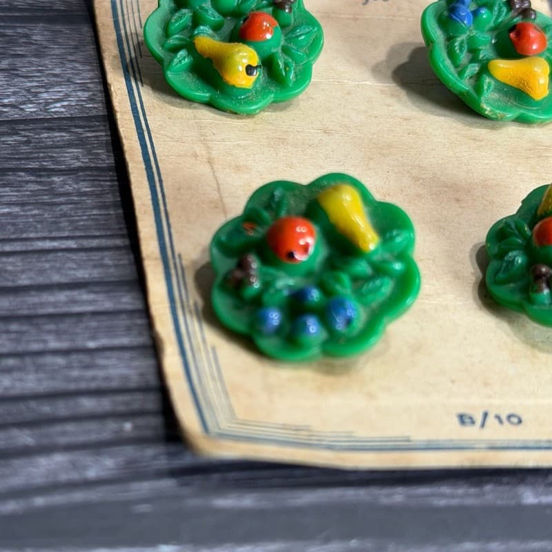 Vintage Choice & Joy Mixed Fruit 4-Piece Buttons on Original Card - Thumbnail 5