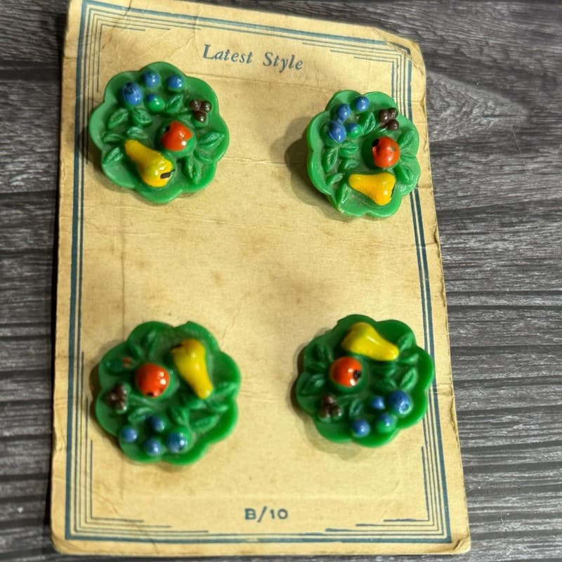 Vintage Choice & Joy Mixed Fruit 4-Piece Buttons on Original Card - Thumbnail 2