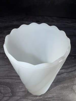 Vintage E.O Brody 7" Milk Glass Vase Wide Top Ribbed And Swirled - Thumbnail 2