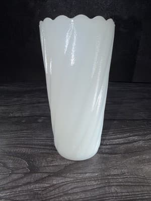 Vintage E.O Brody 7" Milk Glass Vase Wide Top Ribbed And Swirled - Thumbnail 8