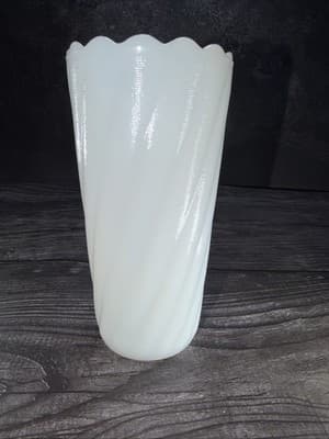 Vintage E.O Brody 7" Milk Glass Vase Wide Top Ribbed And Swirled - Thumbnail 6