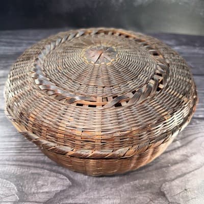 Vintage Wicker Sewing Basket & Lid Round trinket brown Footed - Thumbnail 2