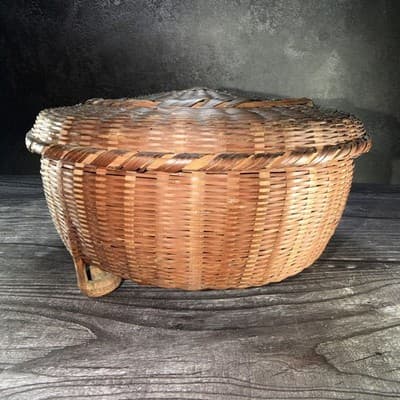 Vintage Wicker Sewing Basket & Lid Round trinket brown Footed - Thumbnail 4